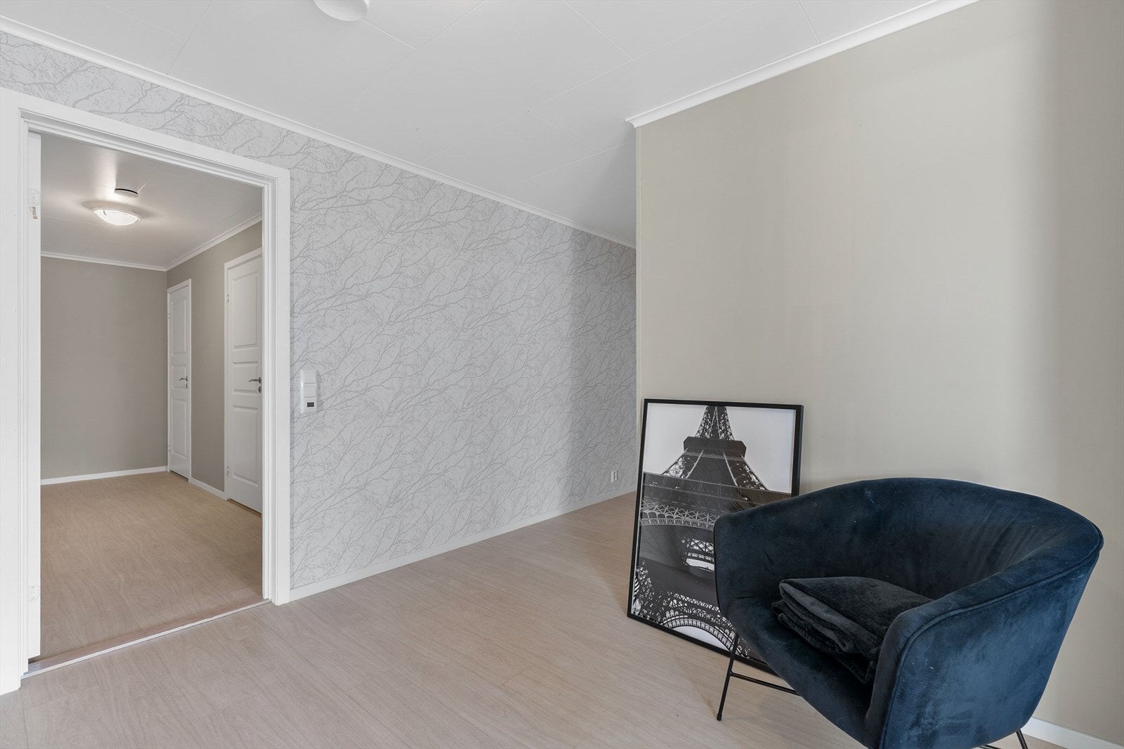 Under trappen er det et praktisk kott for ekstra lagring. Galleribilde