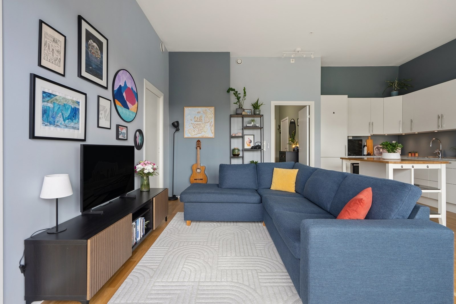 Leiligheten er tilknyttet balansert ventilasjon, som sikrer et sunt og godt inneklima. Galleribilde