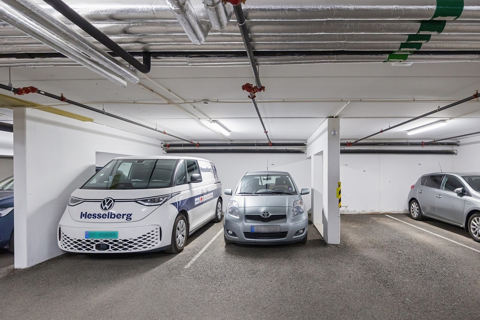 Garasjeplass medfølger leiligheten (muligheter for å etablere lader til elbil) Galleribilde
