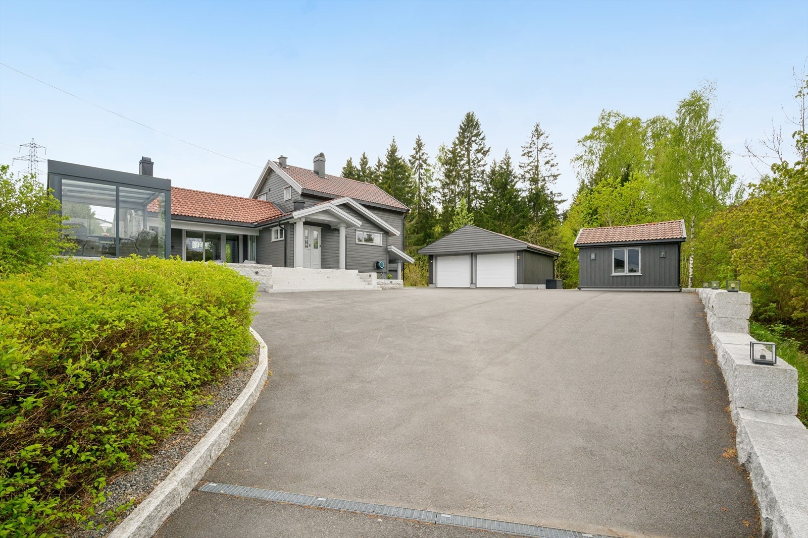 En påkostet og vedlikehold enebolig med stor tomt på 2 mål! Galleribilde
