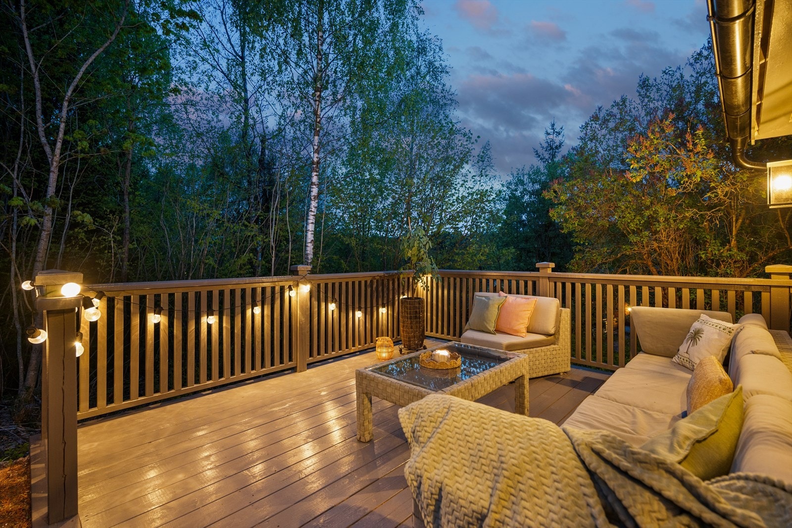 Terrasseplatting ved utehuset. Galleribilde