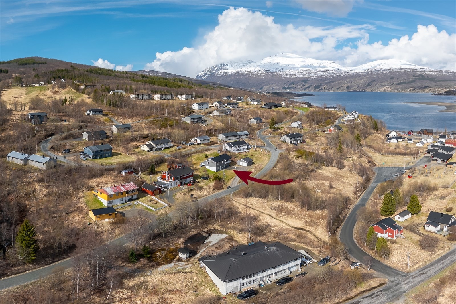 Emera Eiendomsmegling v/Thea Borch ønsker velkommen til visning i Sneverbakkveien 21! Galleribilde