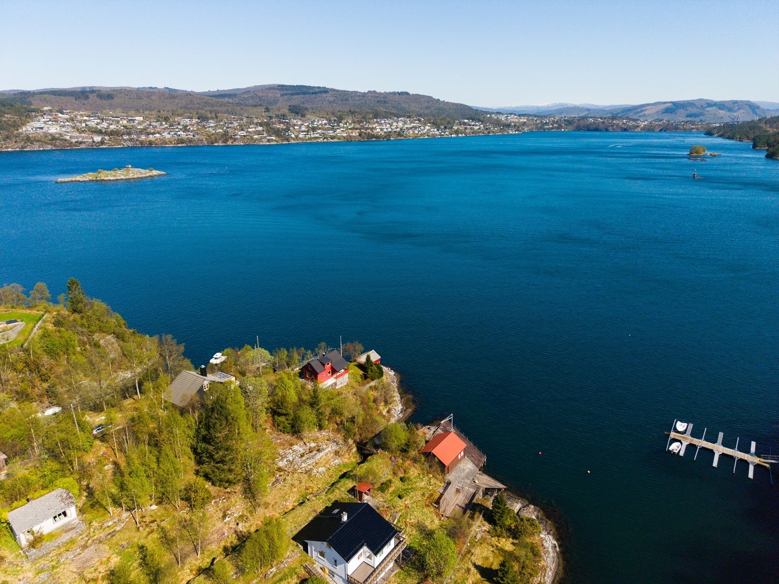 Området byr på flotte tur- og rekreasjonsmuligheter, både på land og til vanns. Galleribilde