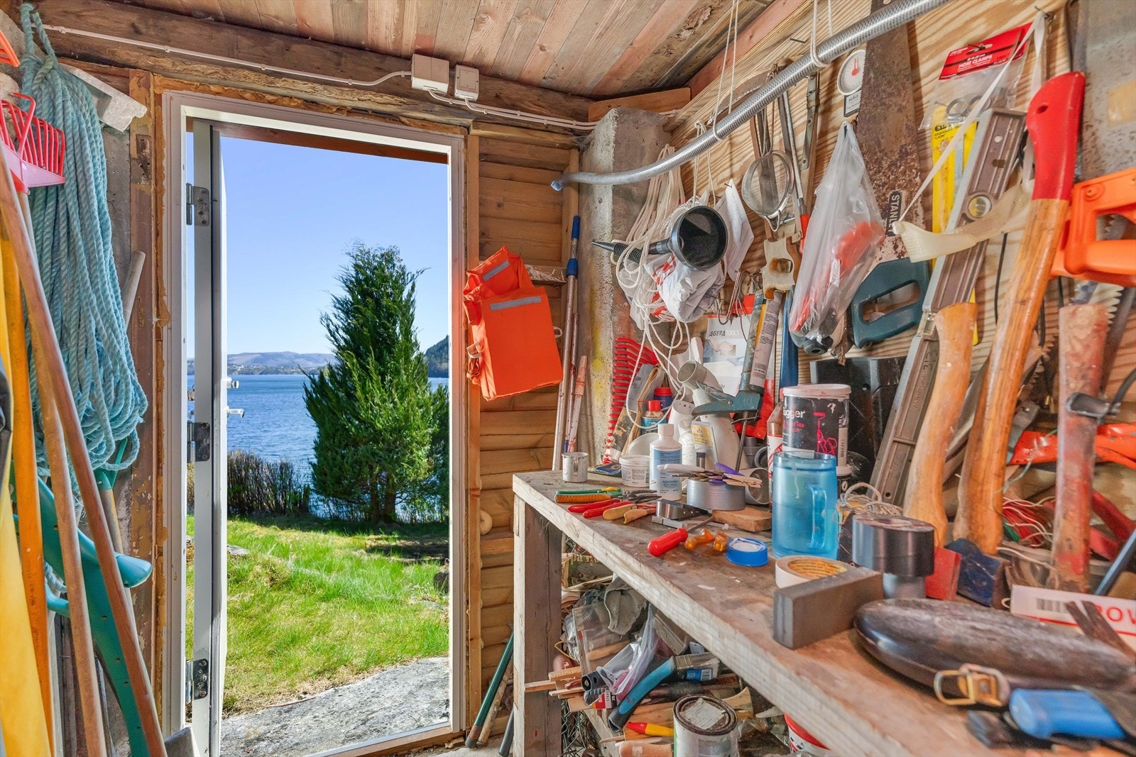Bod og kjellerrom med ekstern adkomst gir gode lagringsmuligheter. Galleribilde