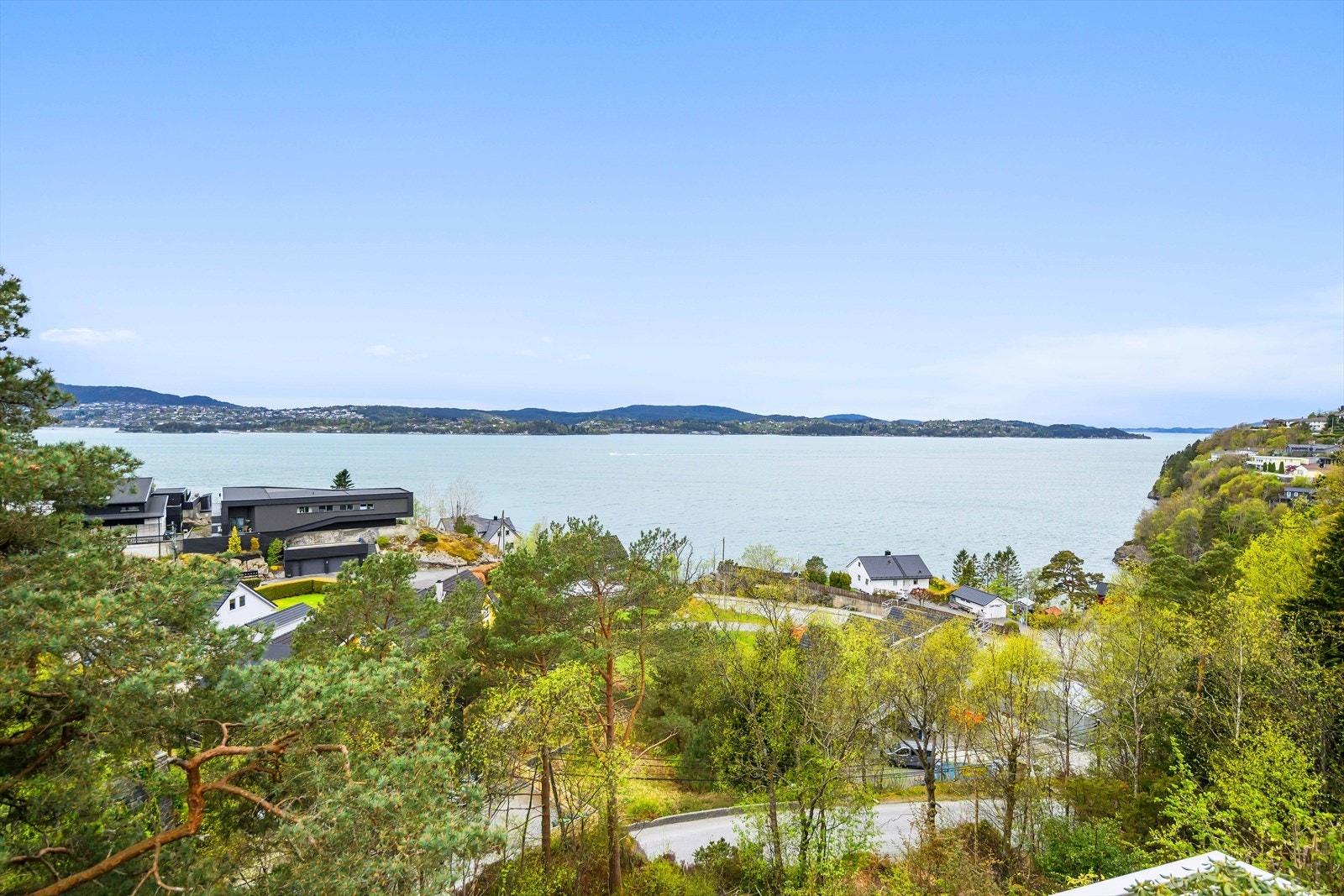 Utsikt mot Byfjorden og Askøy Galleribilde