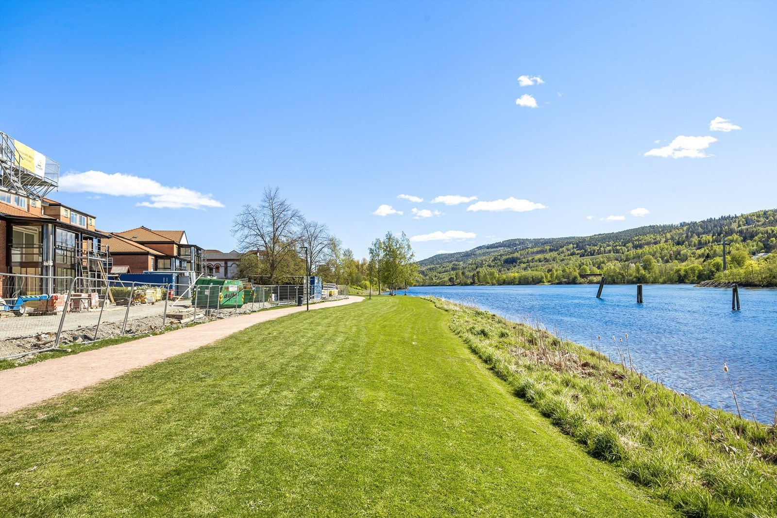 Langs elven finner du flotte tur- og sykkelstier, perfekt for rekreasjon rett utenfor døren.
Foto: Stine Prøitz Jørgensen. Galleribilde