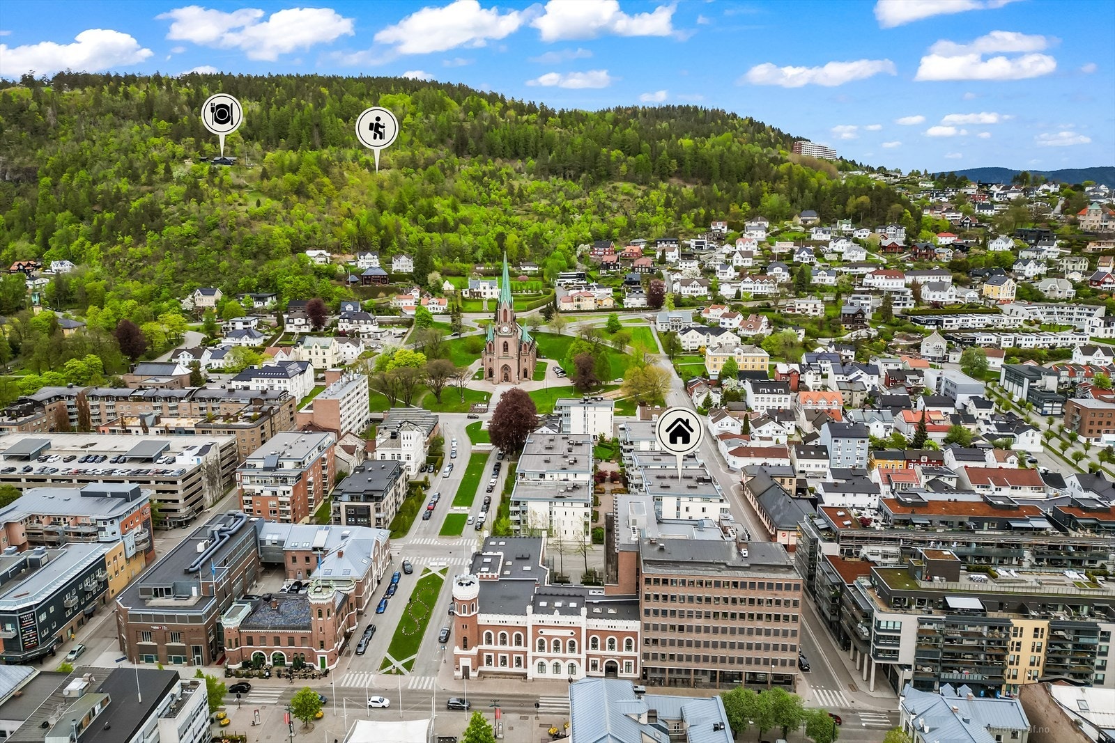 Schwenckegata, kjent for sine mote- og trendbutikker, ligger like utenfor døren. Galleribilde