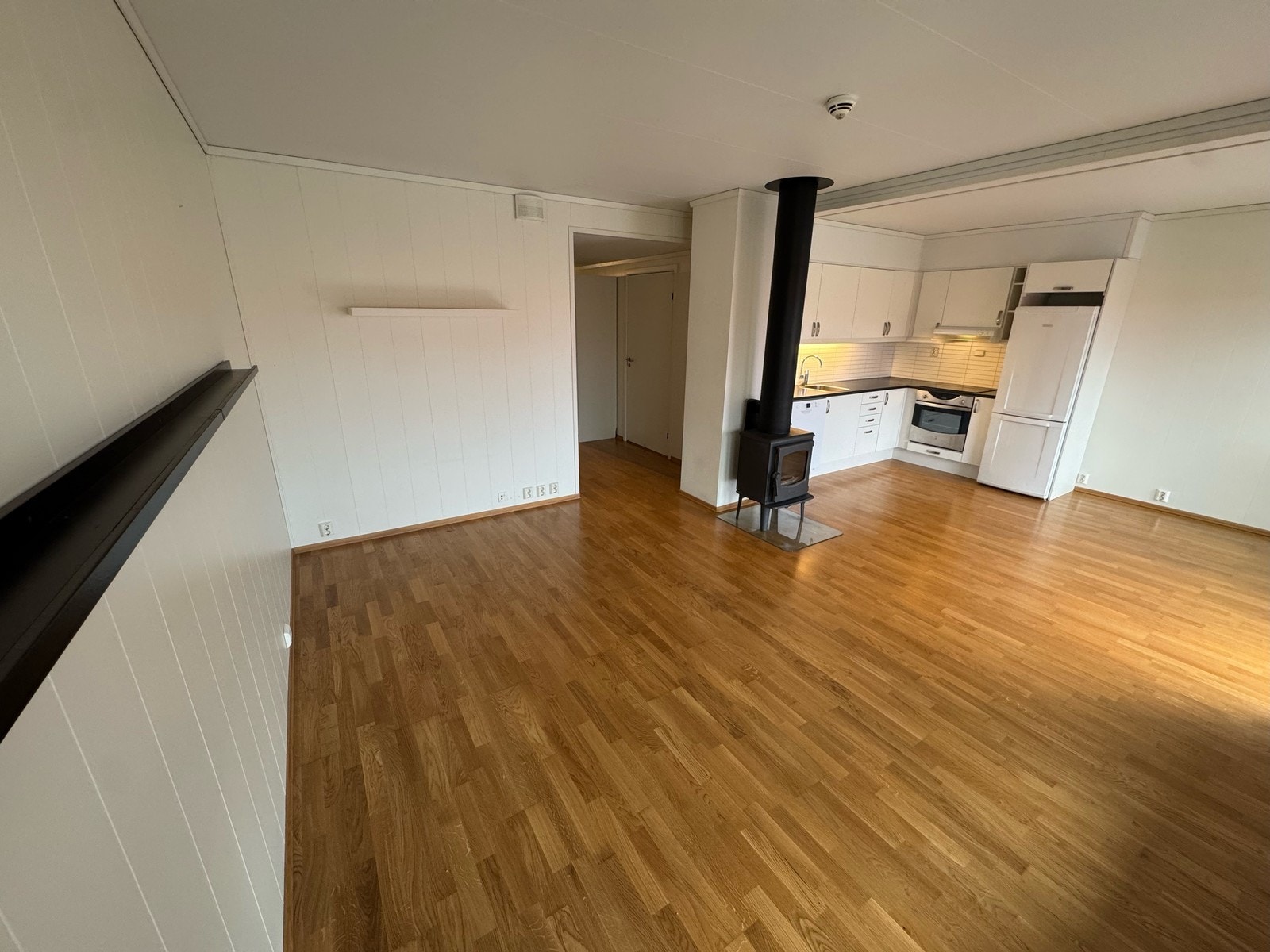 Stuen gir plass til sofagruppe og stuebord. Galleribilde