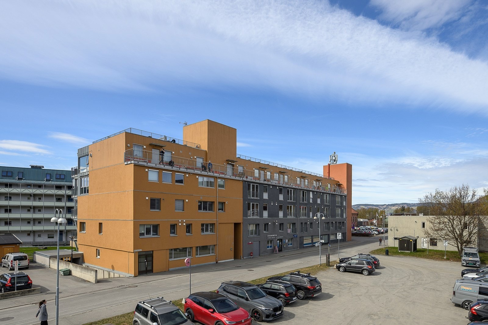 Bygget har heis og en felles takterrasse tilgjengelig for beboerne. Galleribilde