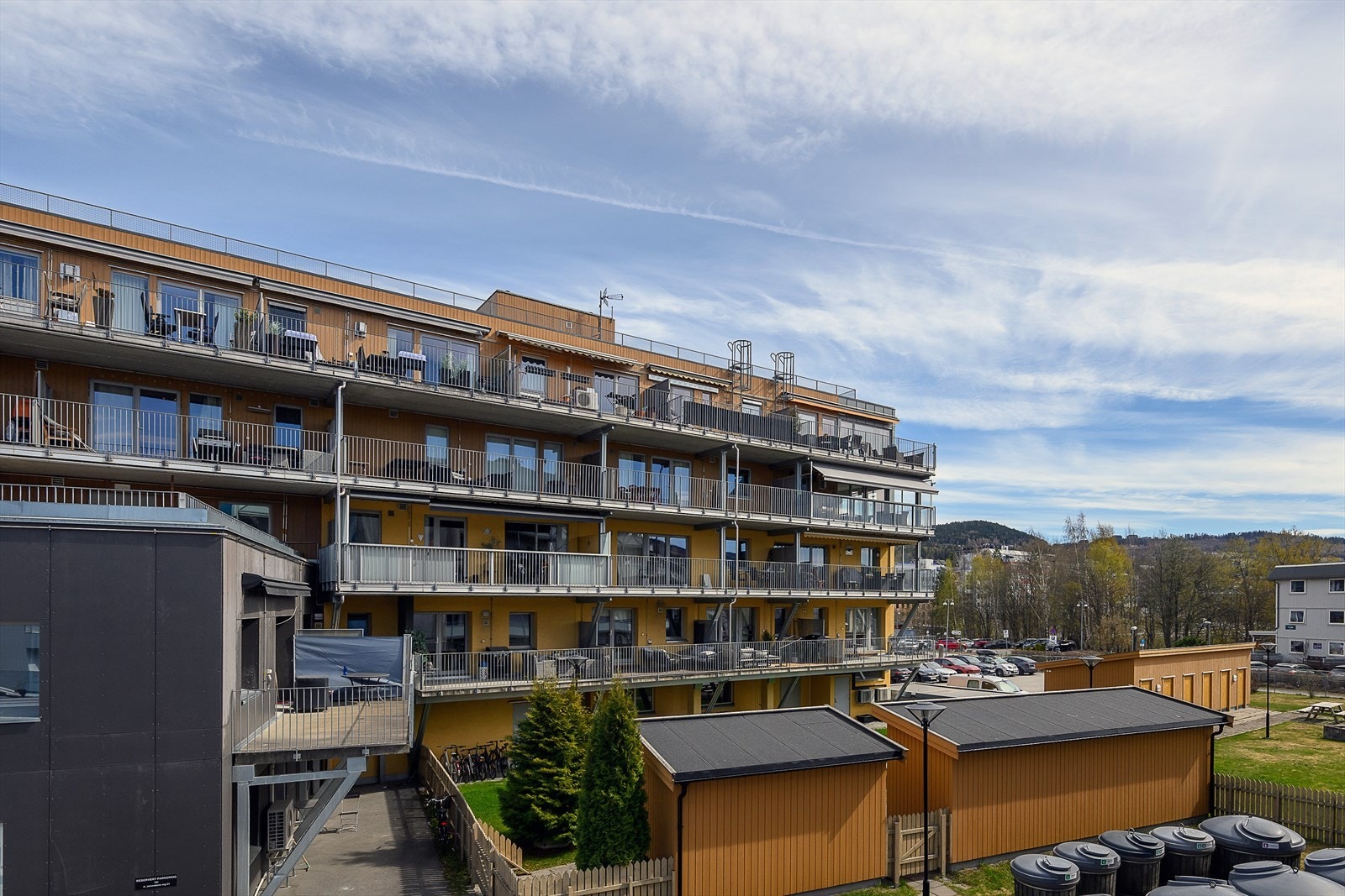 Sameiet har velholdte fellesarealer, og vaktmester tar seg av vedlikehold av trapper og ganger. Galleribilde