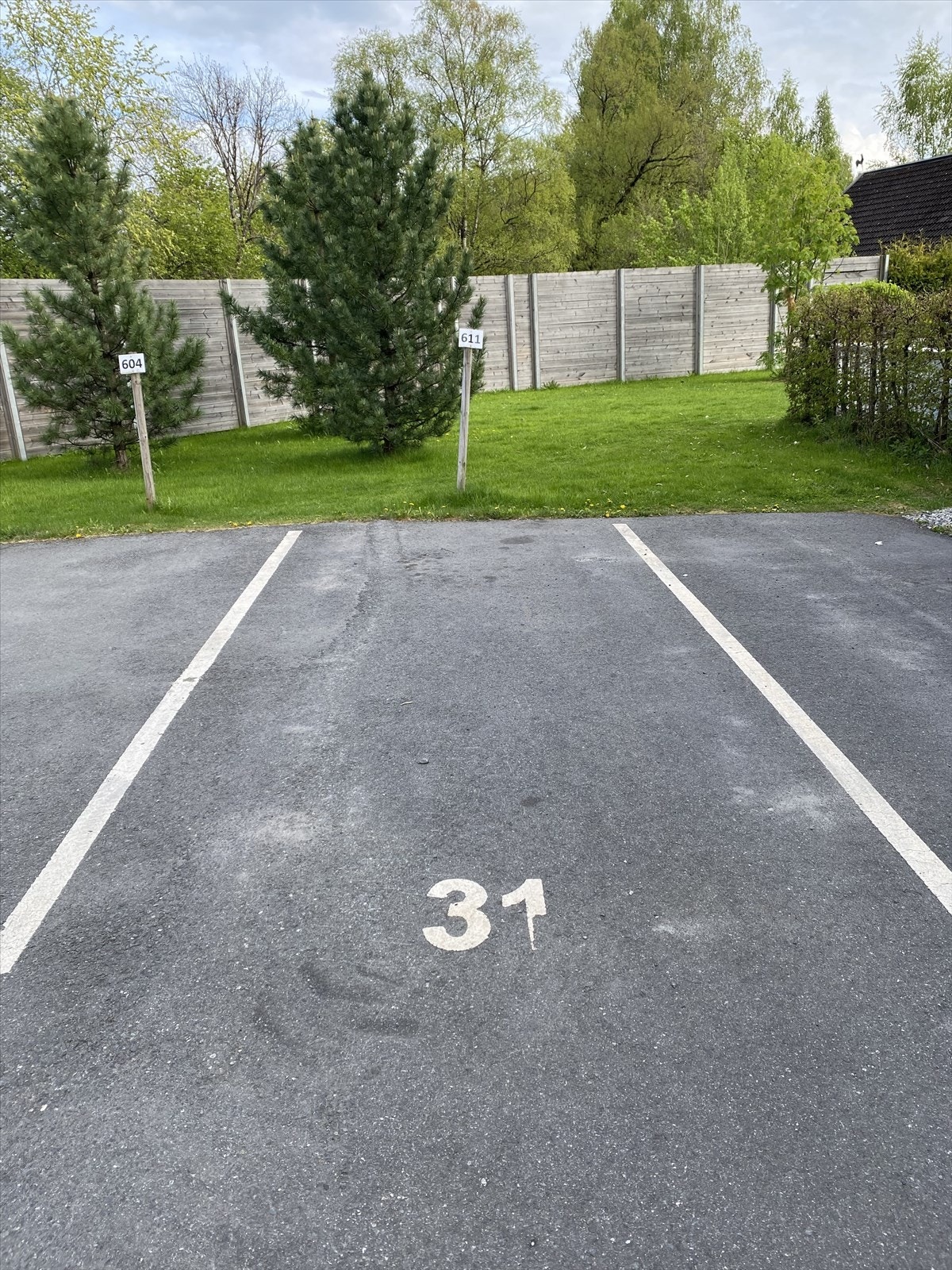 Egen utvendig parkeringplass Galleribilde