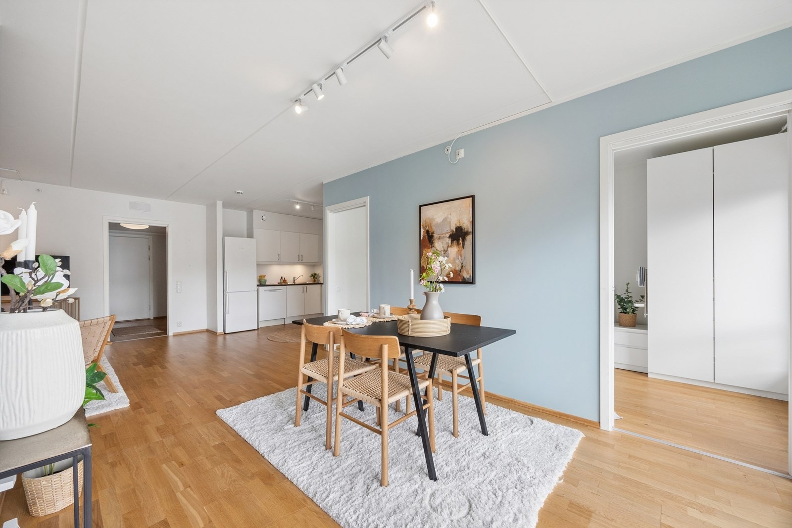 God plass til spisebord Galleribilde