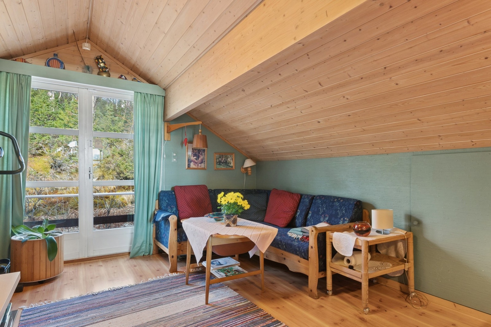 Loftstue/Soverom med utgang til en liten balkong. Et fint ekstra oppholdsrom med utsikt. Galleribilde