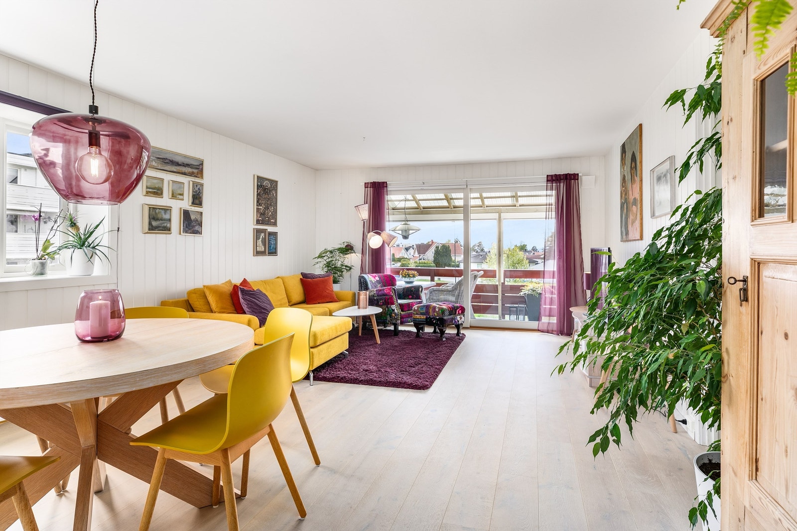 Vesthellinga 56 presenteres av Krogsveen.
Fotograf; Børge Oppgegård. Galleribilde