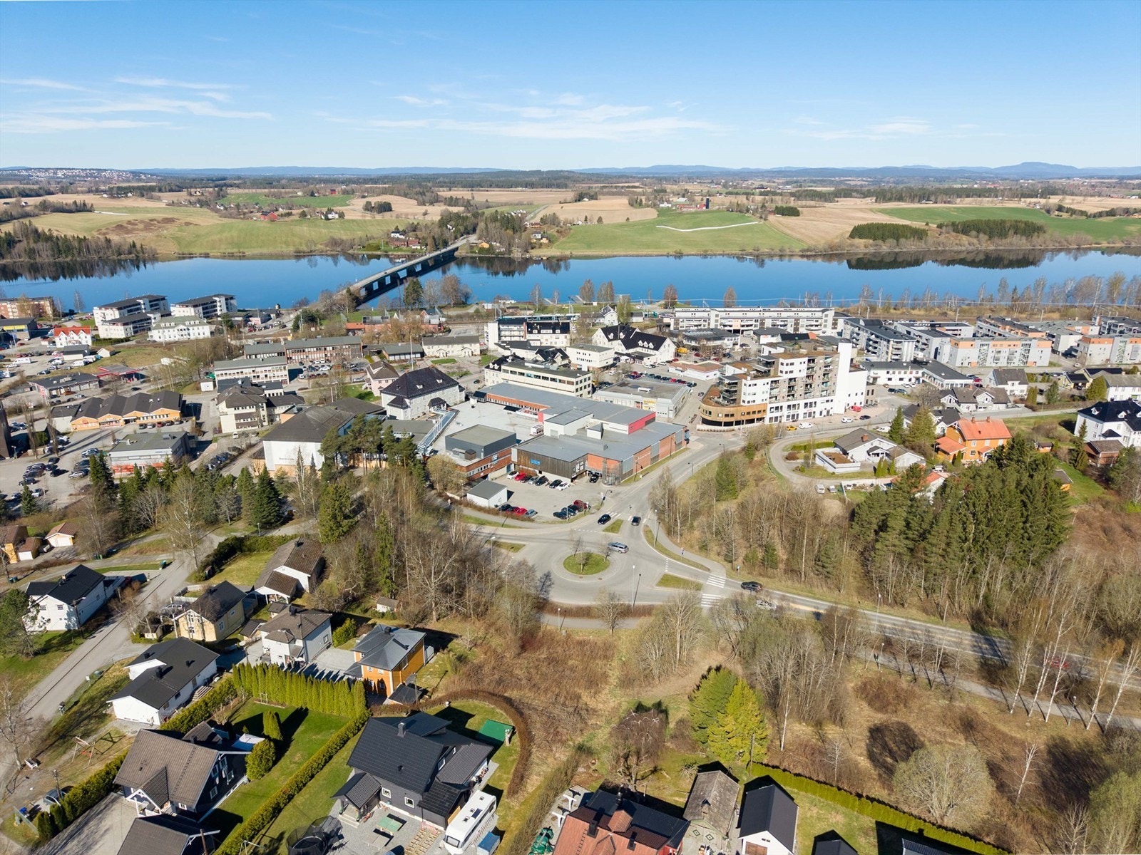 Herfra er det kort gangavstand til sentrum med Alti Årnes, togstasjonen og turstier langs Glomma.
Foto: Anders Botnmark. Galleribilde