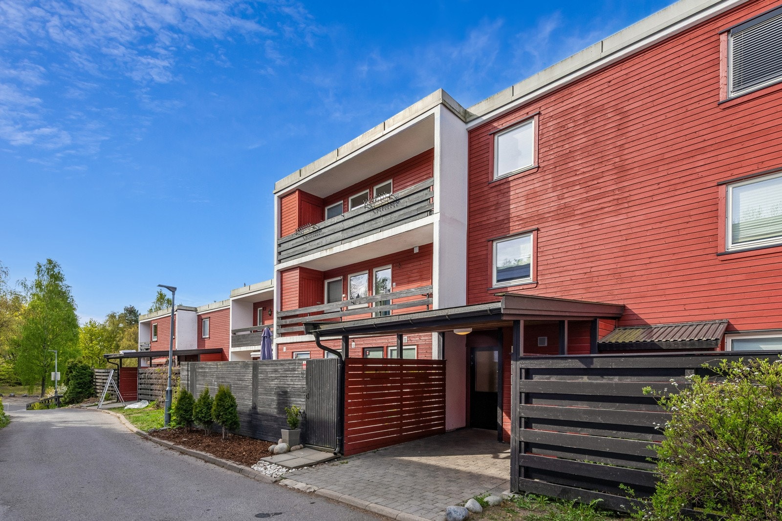 Lysejordet er et attraktivt og rolig boligområde mellom Røa og Lilleaker, med nærhet til flotte rekreasjonsområder langs Lysakerelven. Galleribilde
