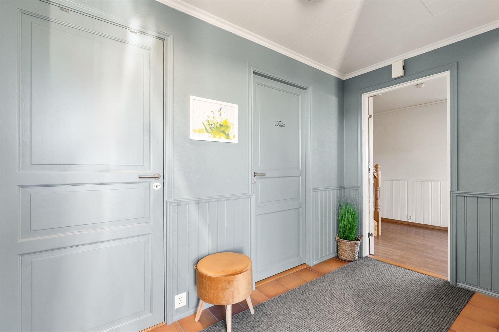 Fra vindfanget er det tilgang til bod og et praktisk toalettrom. Galleribilde
