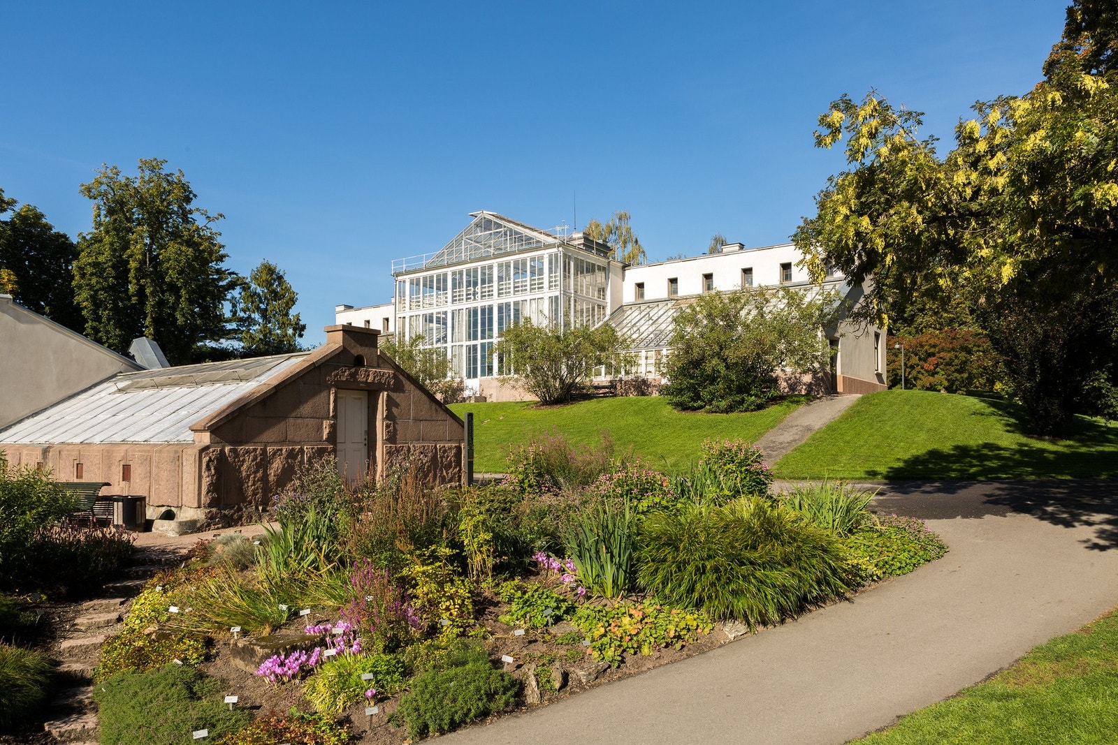 Like ved boligen ligger idylliske Botanisk Hage. Galleribilde