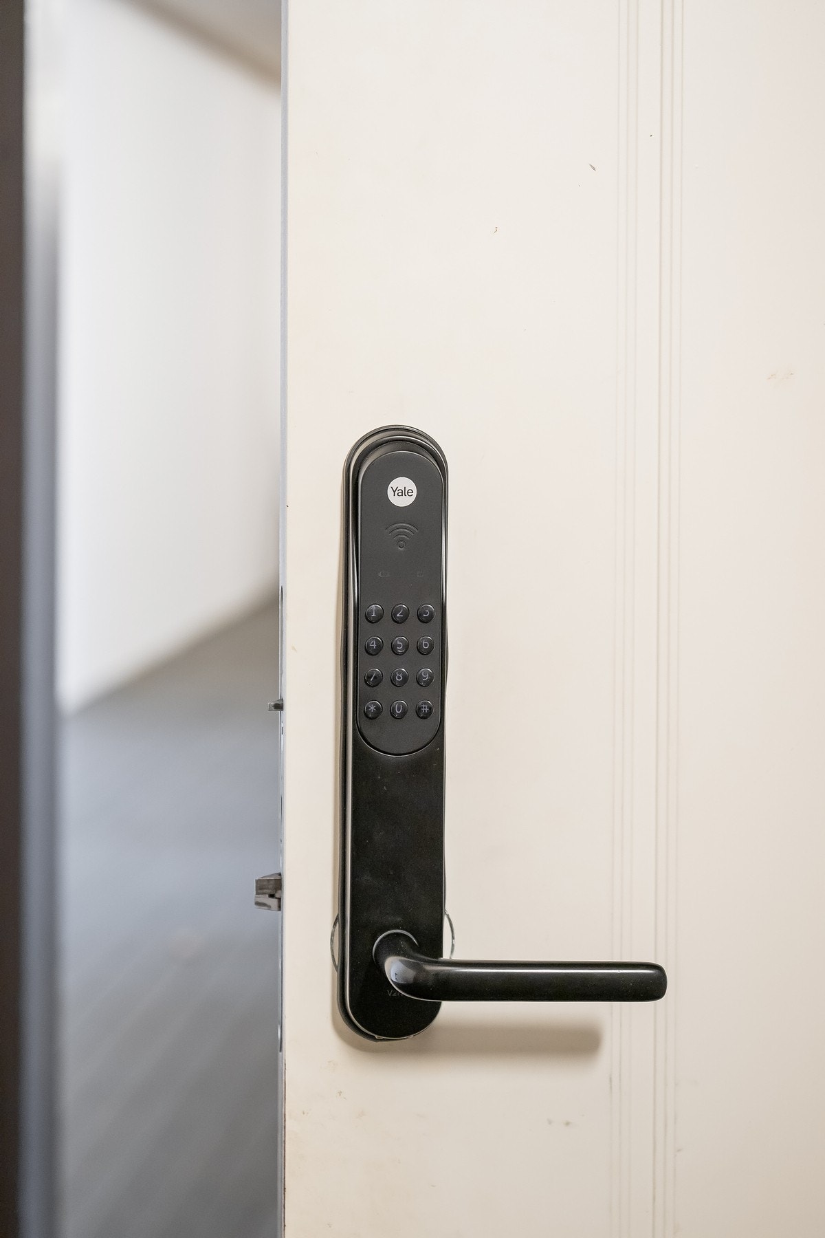 Smartlås med kode på ytterdør. Galleribilde