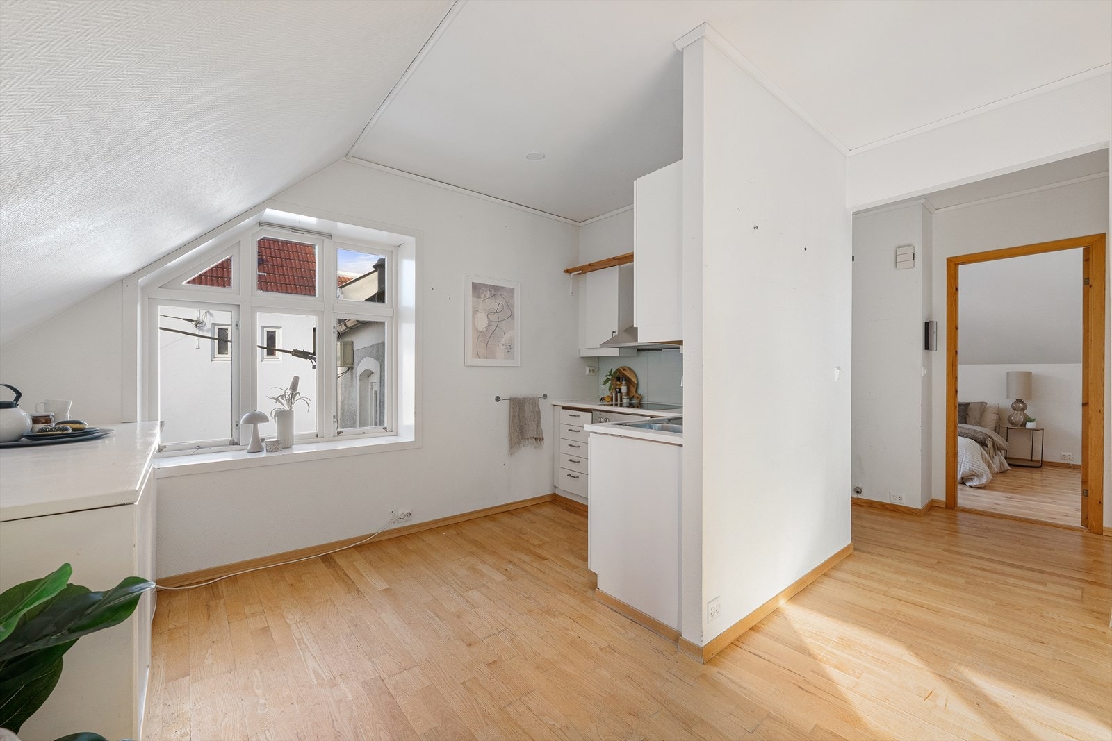 Fra stuen er det adkomst til soverommet. Galleribilde