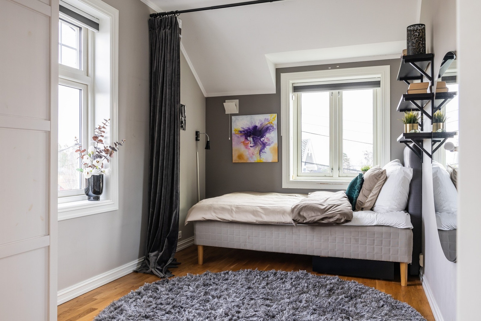 Soverom 4 med garderobeskap. Galleribilde