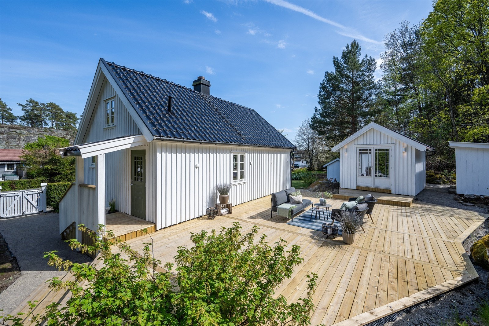 Her ligger forholdene godt til rette for å nyte lange sommerdager og lune sommerkvelder i rolige og solrike omgivelser. Galleribilde