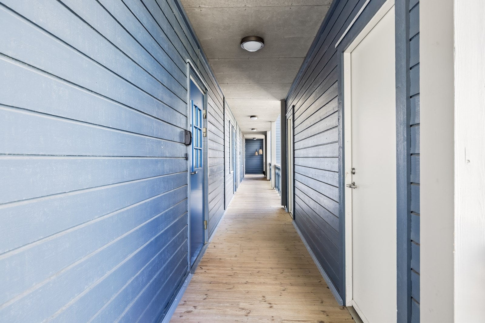 Adkomst via felles svalgang. Her har man også en ekstern bod. Galleribilde