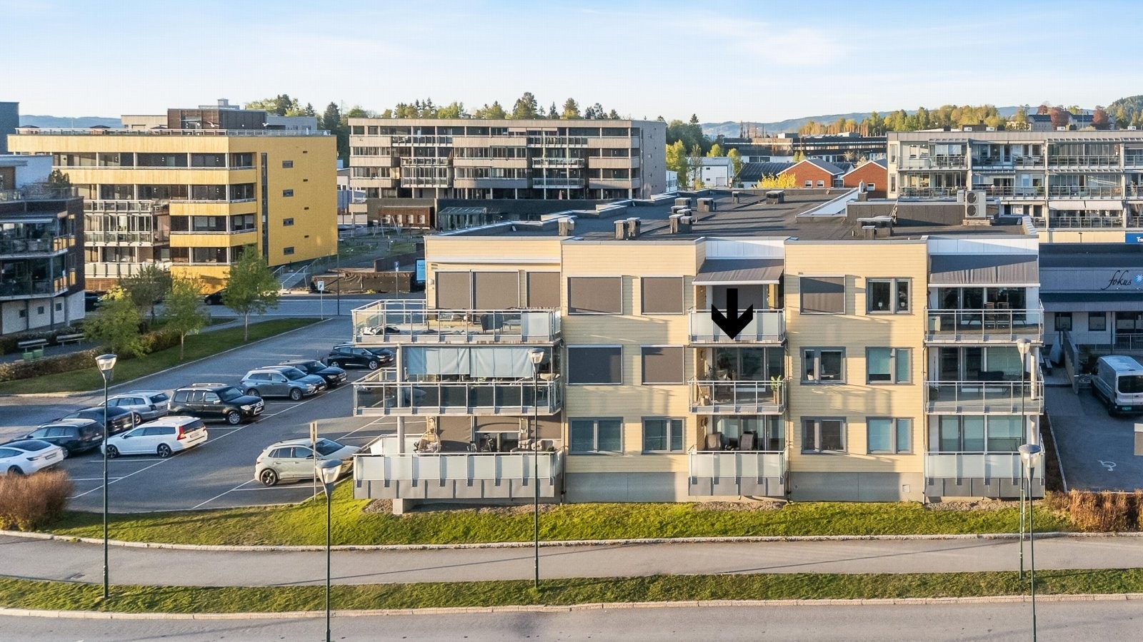 Leiligheten ligger i en høy 2 etasje og nyter god utsikt opp Levangersundet. Galleribilde