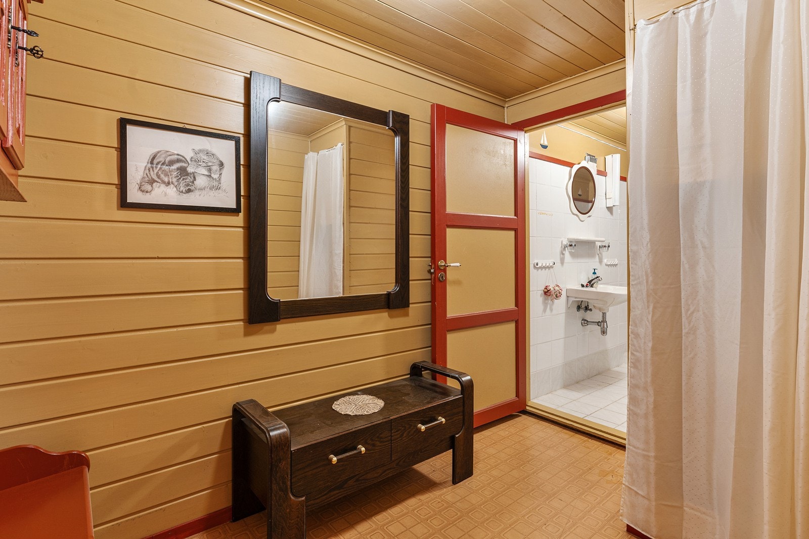 Stor kjelleretasje med flere bruksmuligheter Galleribilde