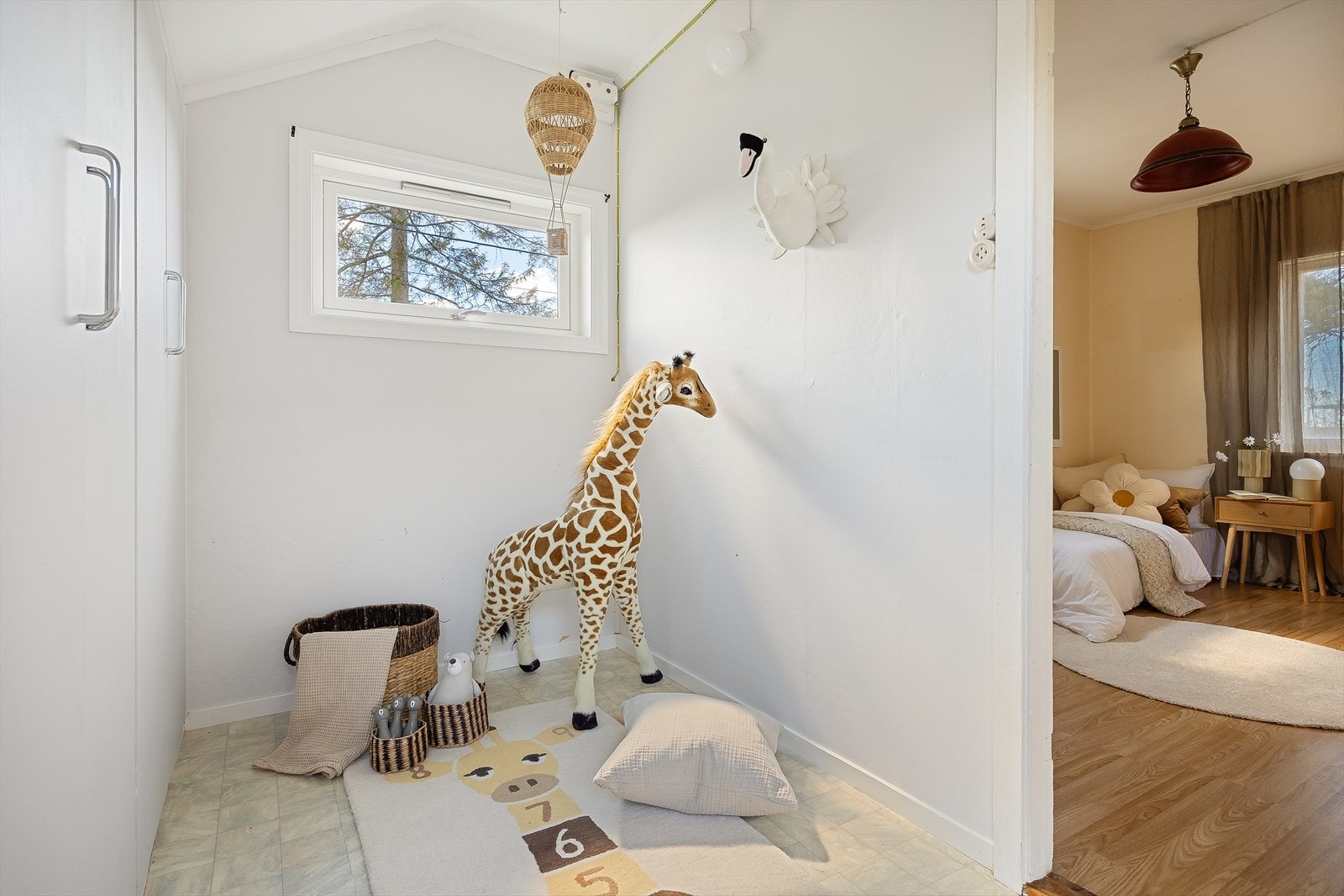 Bod med bi-inngang Galleribilde