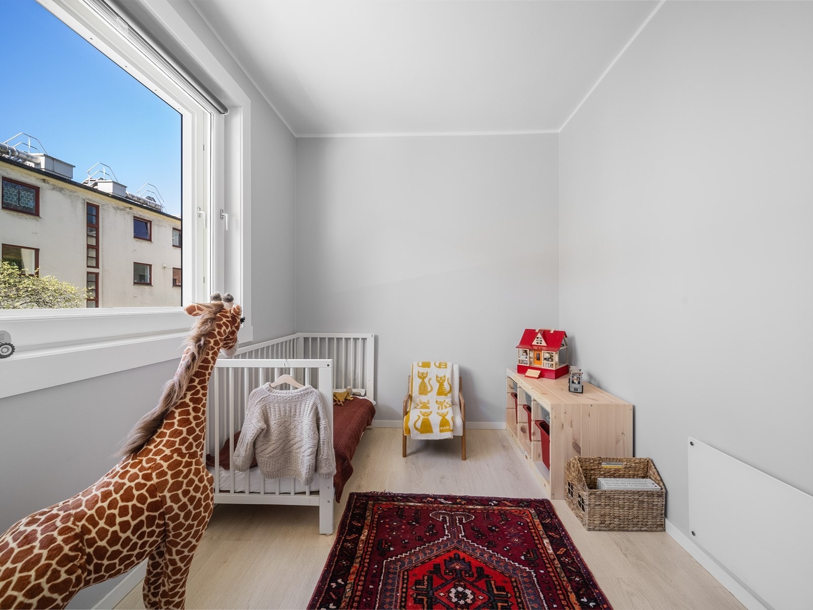 Det tredje soverommet er det minste, men har fortsatt plass til seng og oppbevaring, og egner seg godt som barnerom, gjesterom eller kontor. Galleribilde