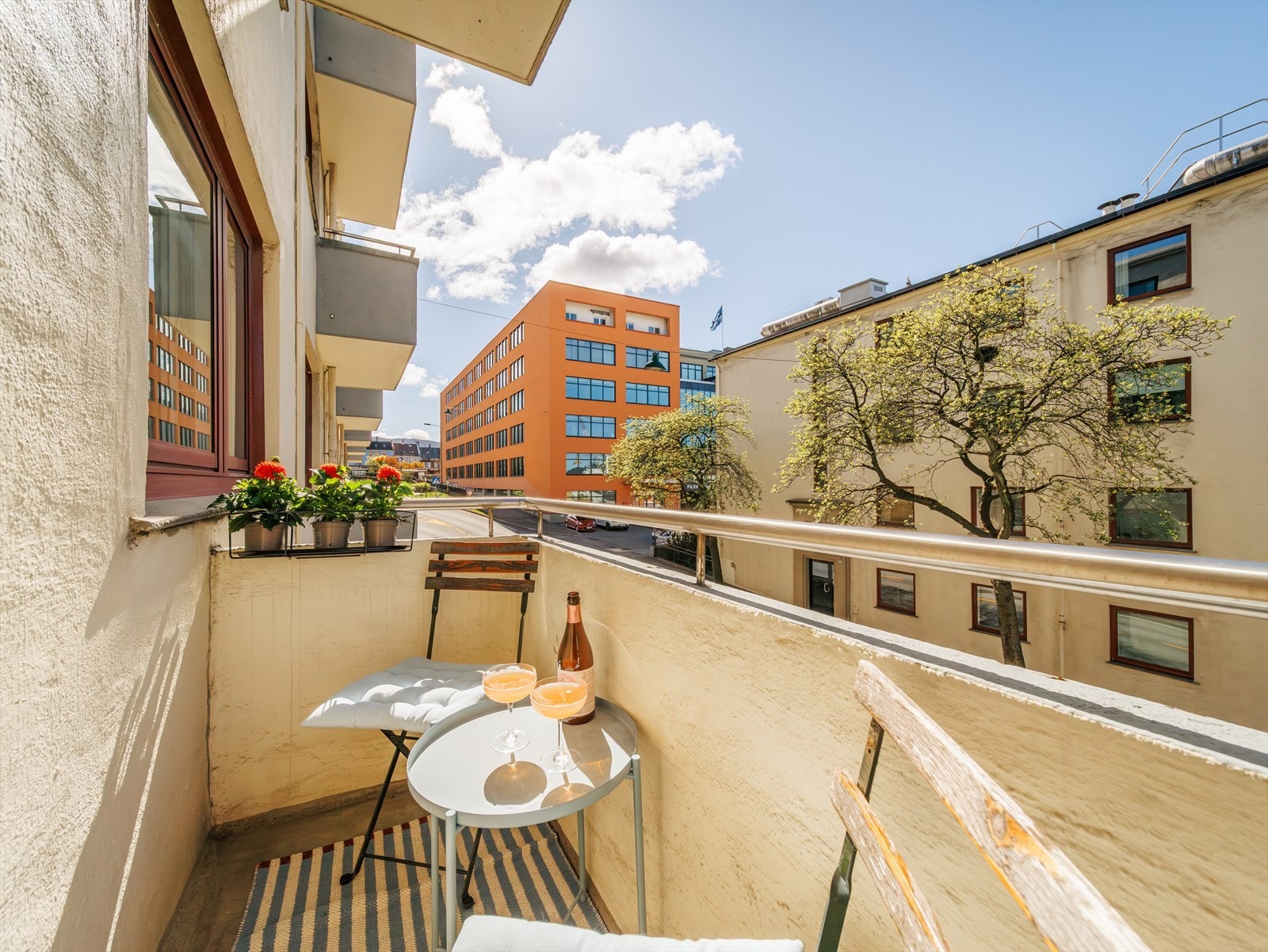 Leiligheten har en flott altan med gode solforhold. Galleribilde
