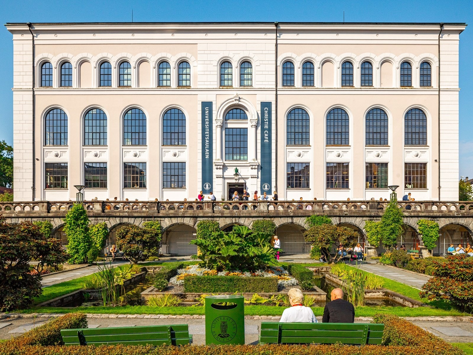 Området har et levende og sosialt miljø med mange møteplasser, treningssentre og kulturtilbud i nærområdet. Galleribilde