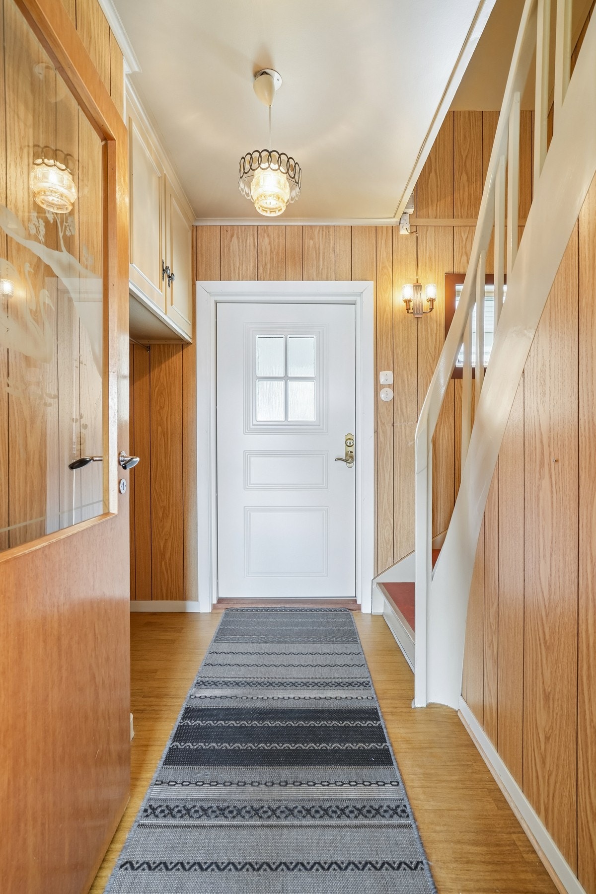 Entré med plass til oppbevaring av yttertøy og sko. Galleribilde