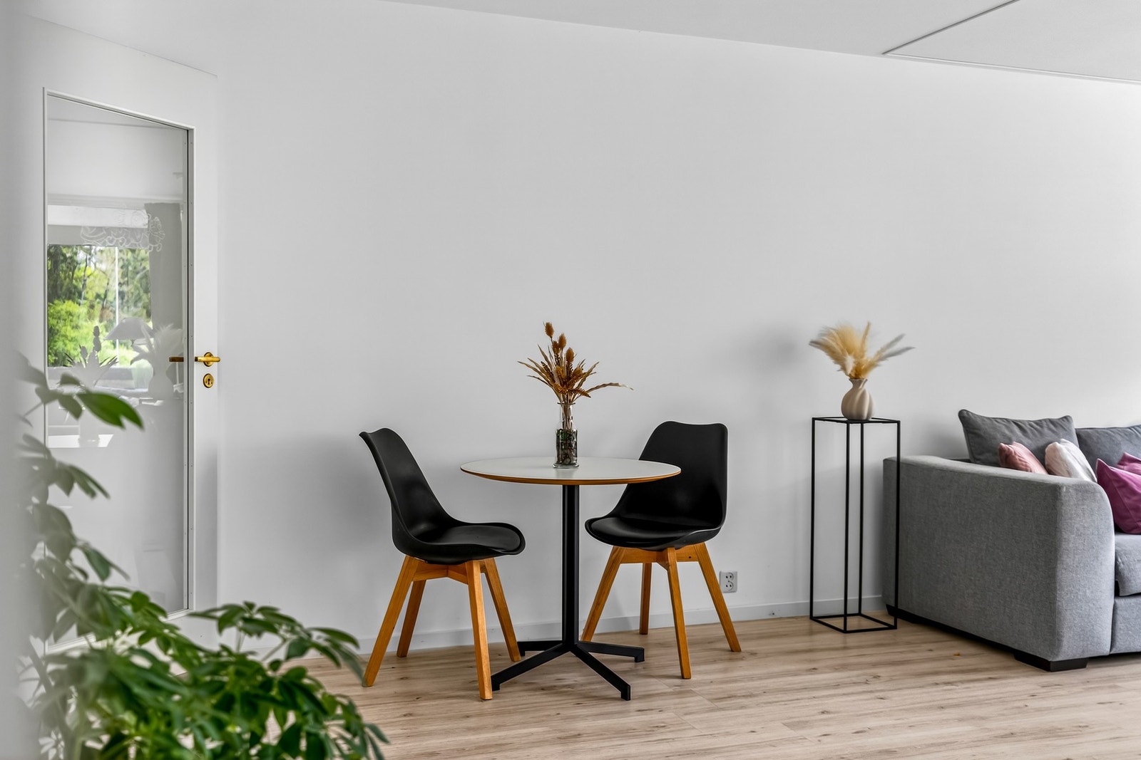 Det er plass til en hyggelig spisegruppe hvor du kan invitere venner og familie på gode måltider! Galleribilde
