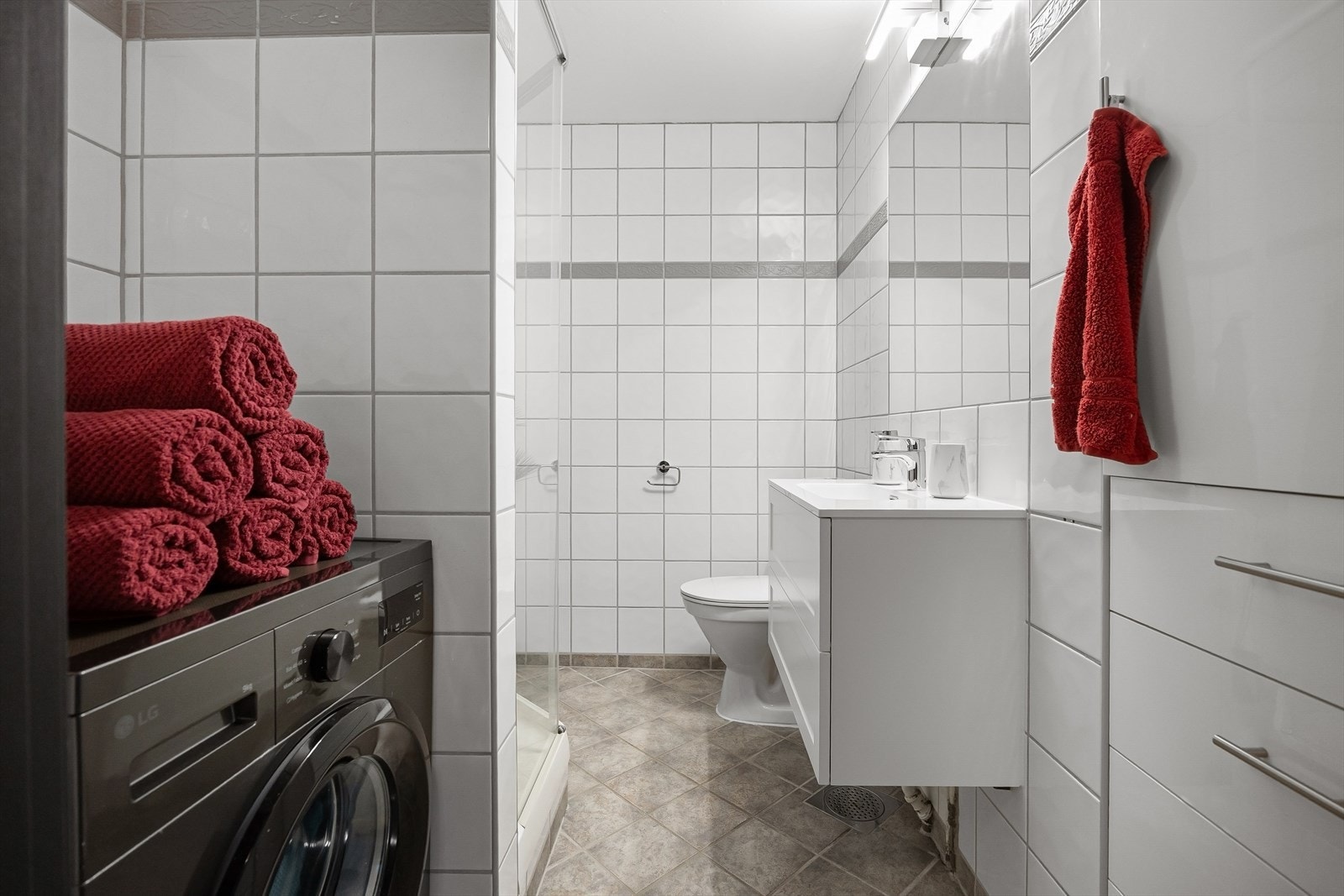 Praktisk nisje til vaskemaskin. Galleribilde