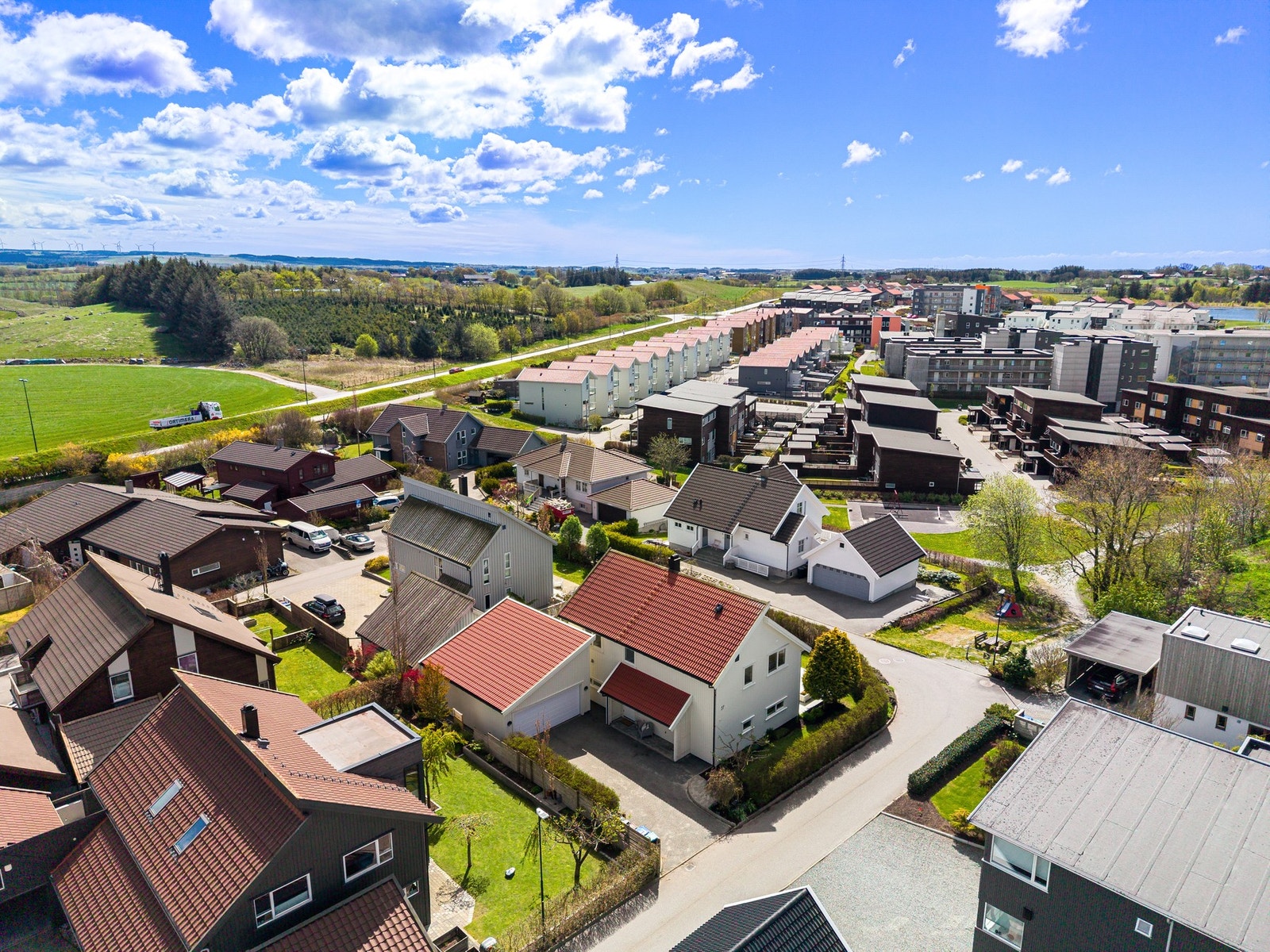 Her har man nærhet til barnehager, skoler, friluftsområder og offentlig kommunikasjon. Galleribilde