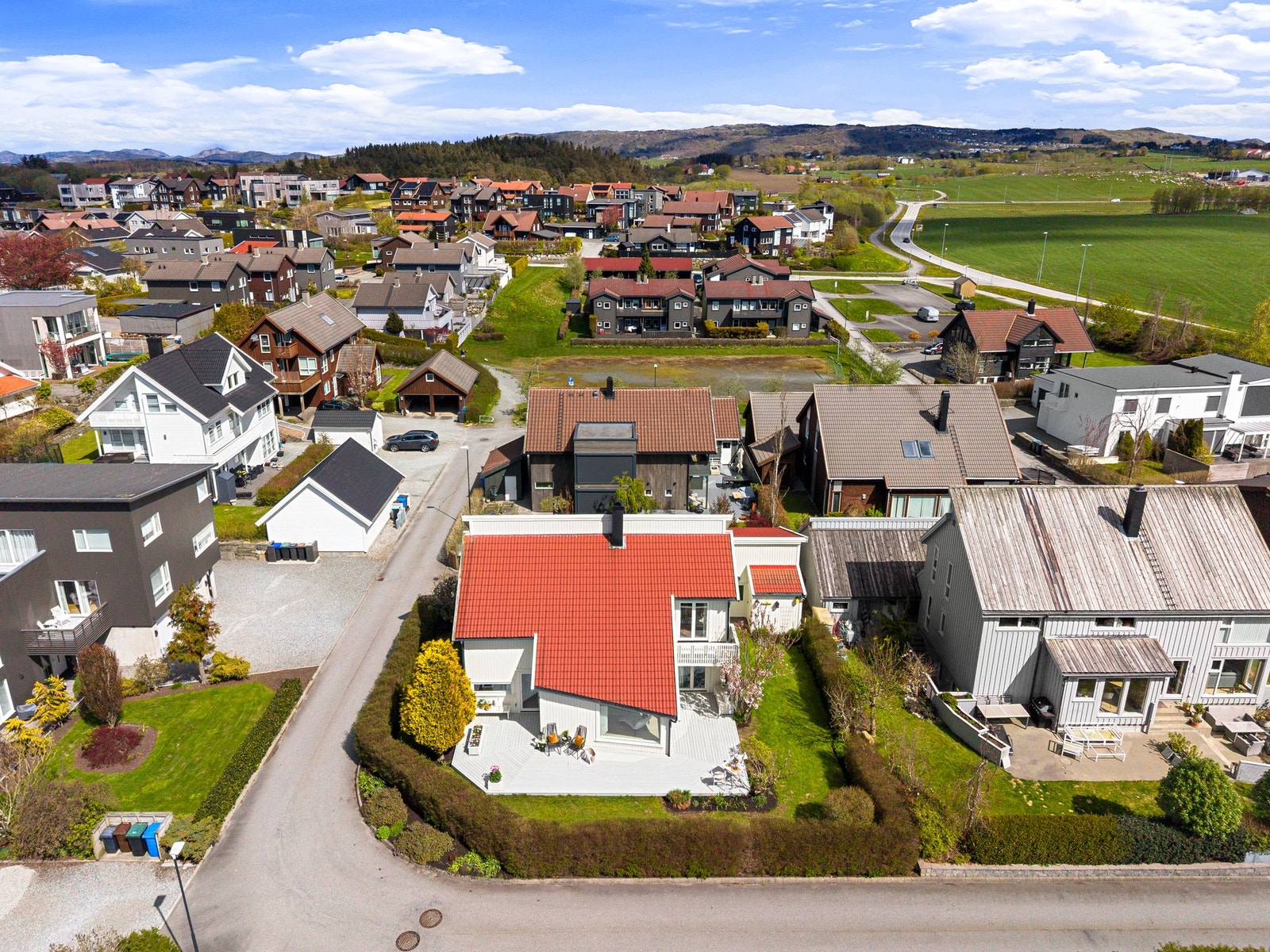 I Bryne sentrum finner du togstasjon og et variert servicetilbud. Galleribilde