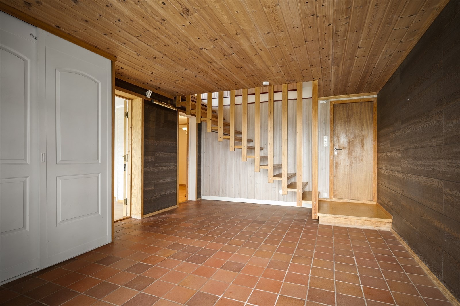 Stor hall med mye garderobeplass Galleribilde
