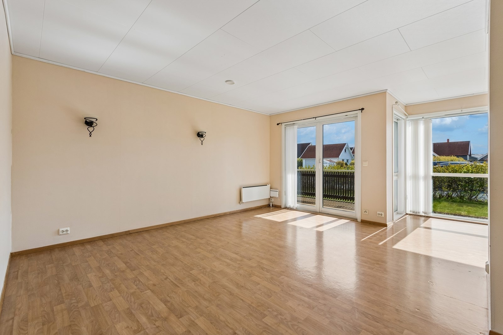 Ingen felleskost eller fellesgjeld i sameiet. Man betaler for felles byggforsikring. Galleribilde