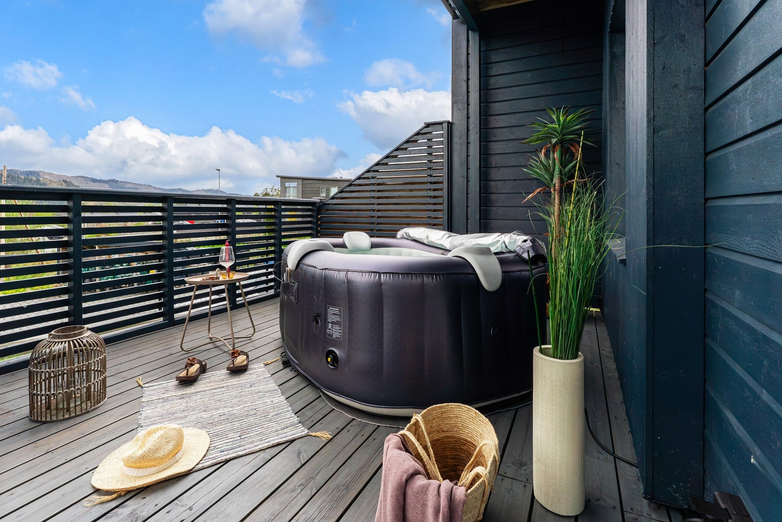 Det er lagt opp ny 10A kurs på terrasse til f.eks. spabad. Spabad kan medfølge. Galleribilde