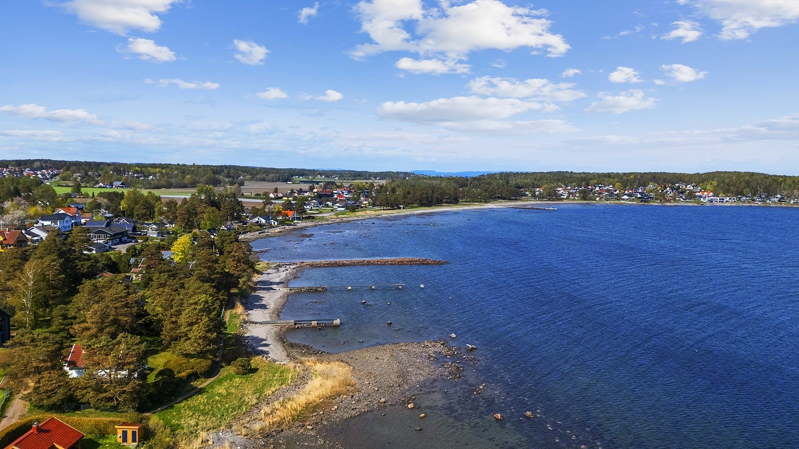 Ønsker du ytterligere sentrumsfasiliteter og servicetilbud finner man et bredt utvalg av kultur, servering og shopping i Tønsberg sentrum og langs brygga. Galleribilde