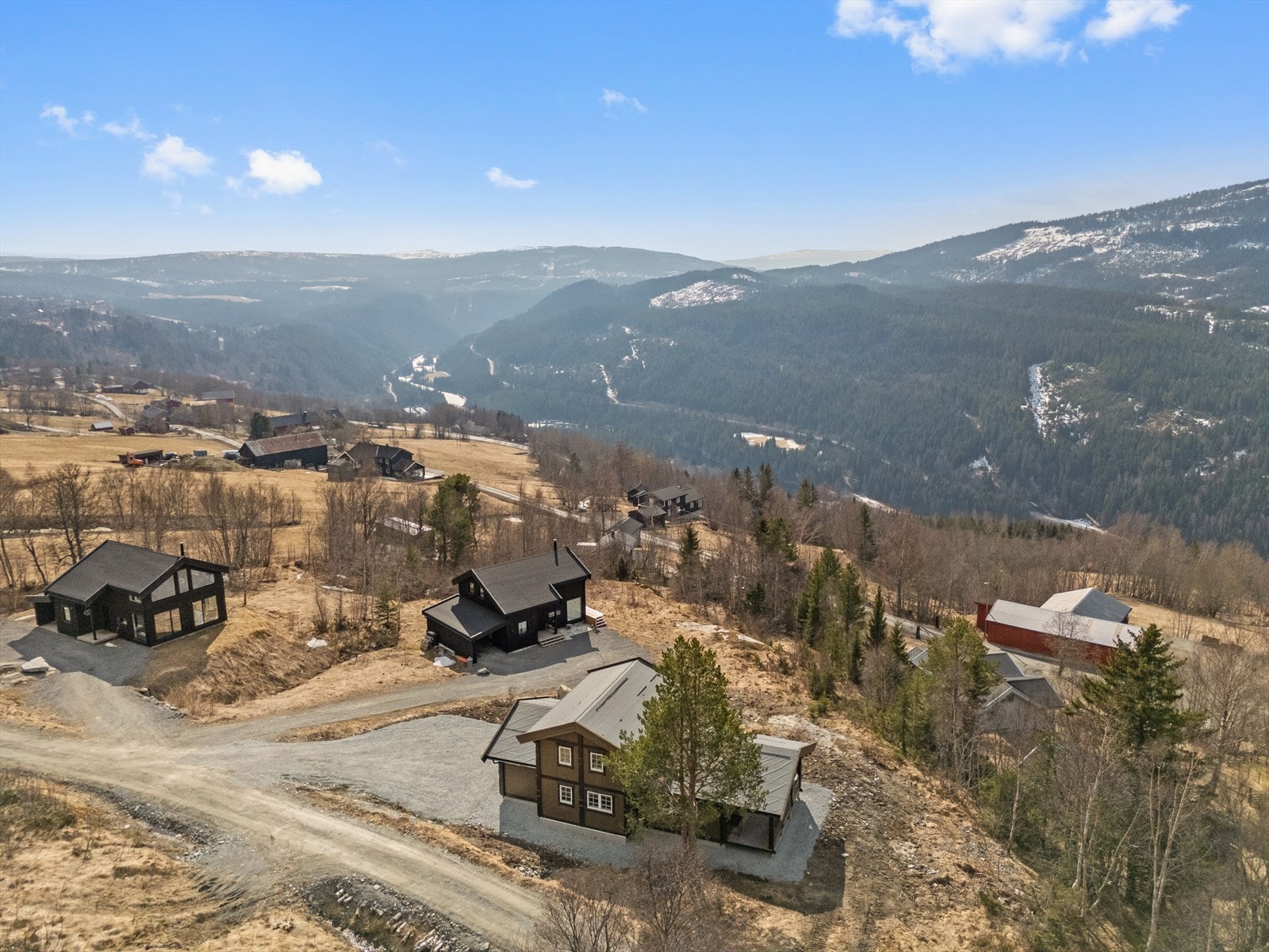 Fra hytta er det kort vei til Berkåk stasjon, som er endestopp for Dovrebanen. Galleribilde