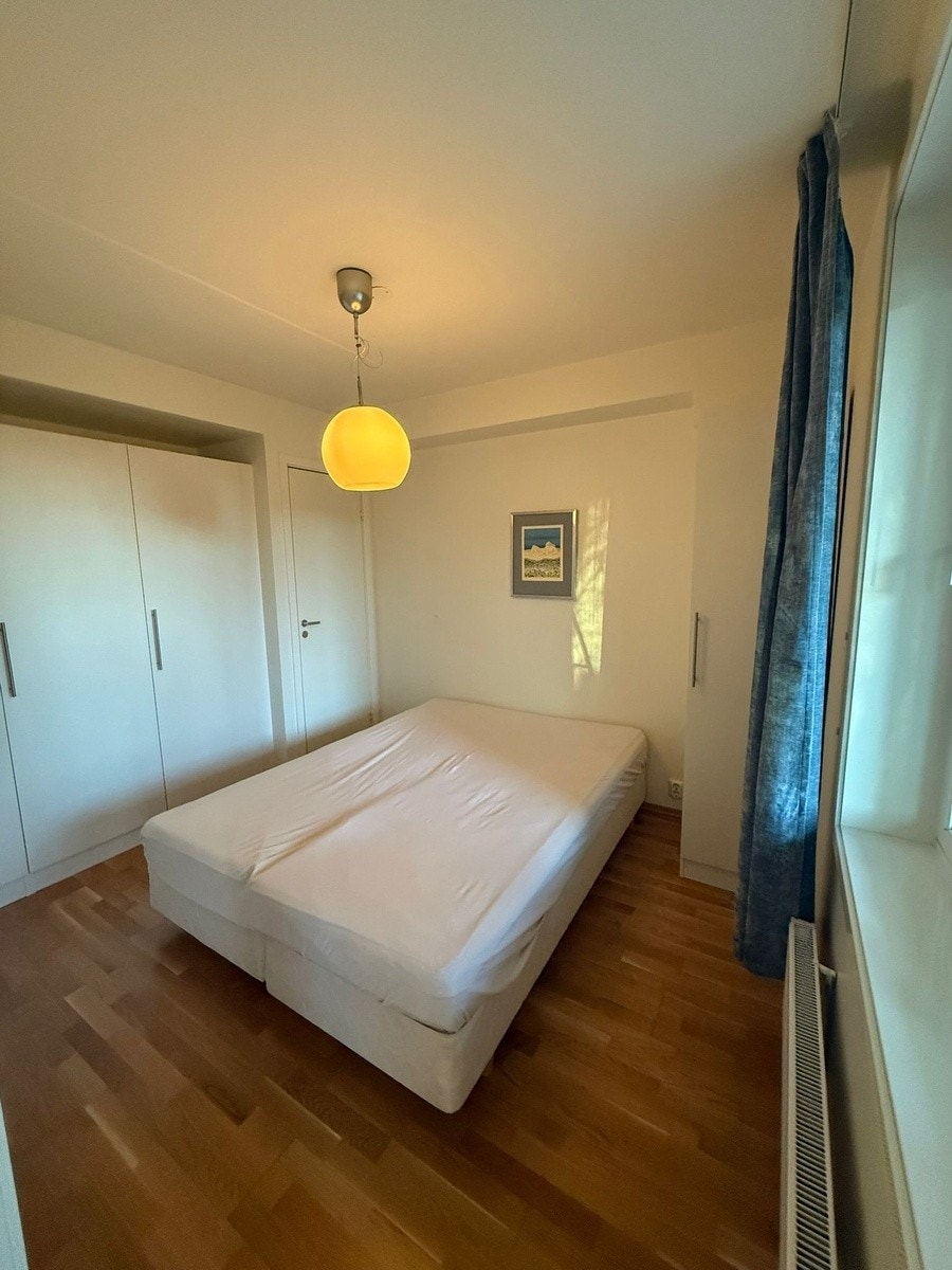 Soverom med seng Galleribilde