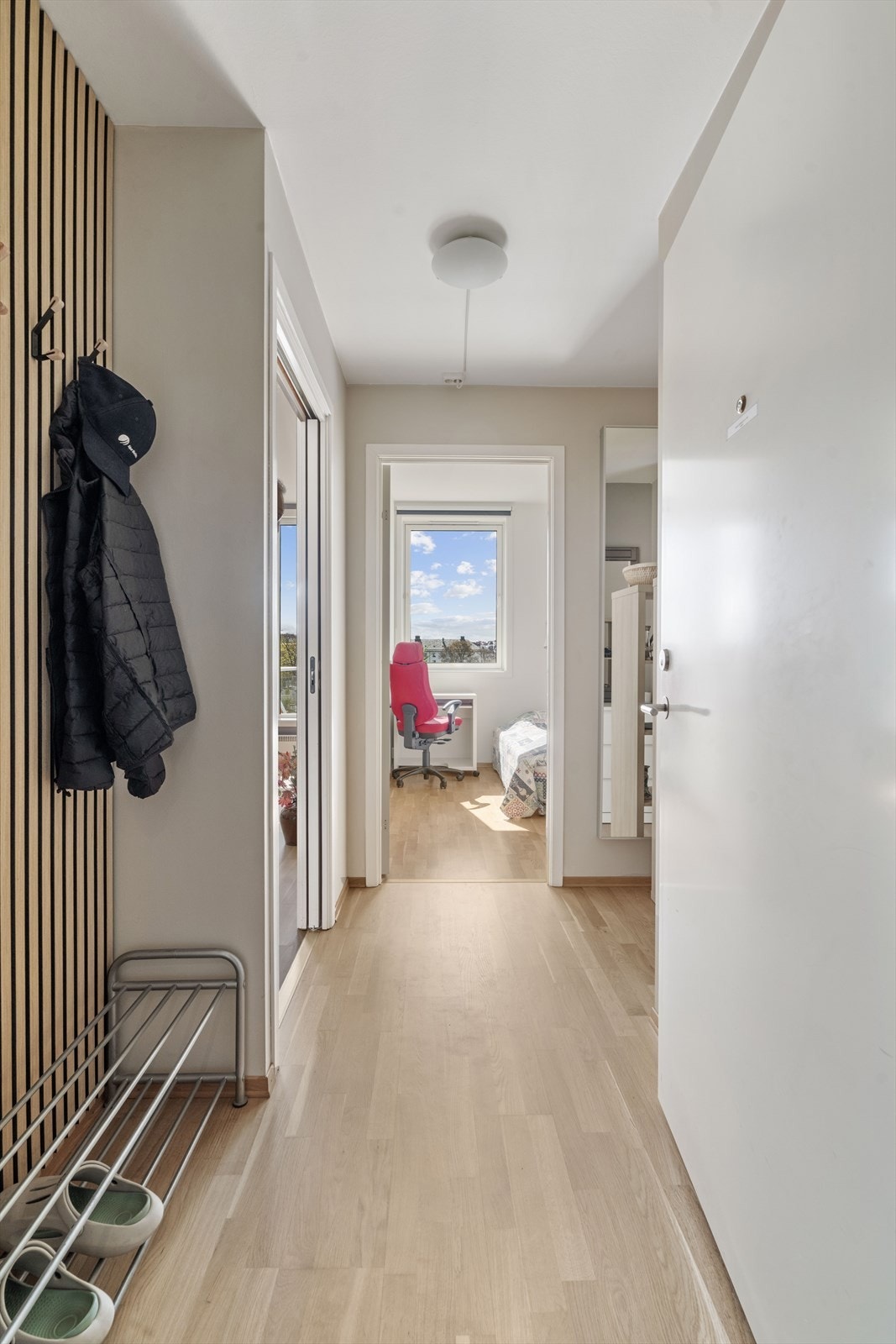 Gang / entrè med plass til sko og henge av seg yttertøy. Galleribilde