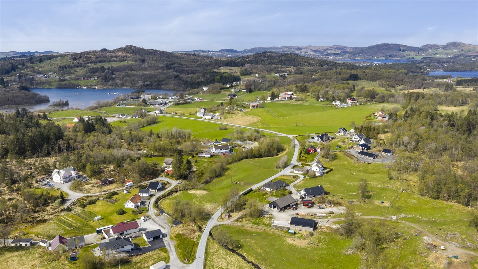 Et ideelt sted for familier som søker et trygt og godt oppvekstmiljø! Galleribilde