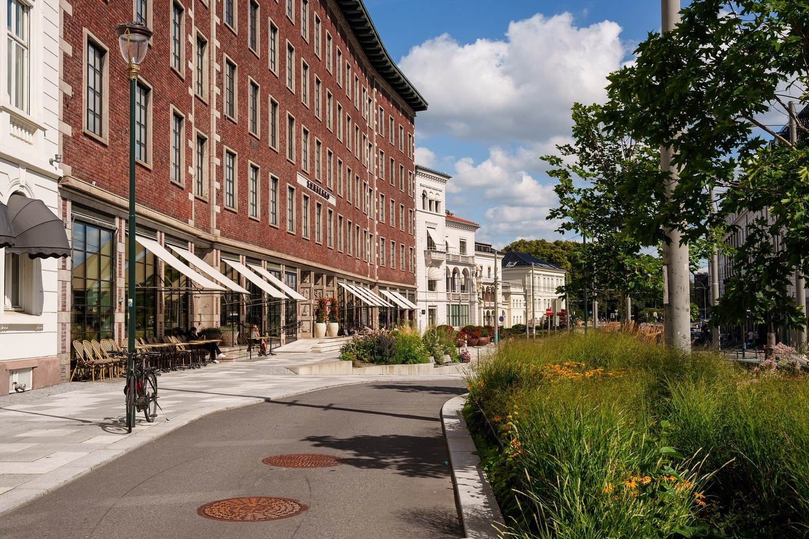Fra leiligheten er det kort vei til Solli Plass og Sommerro, med et bredt utvalg av butikker, kafeer og restauranter. Galleribilde