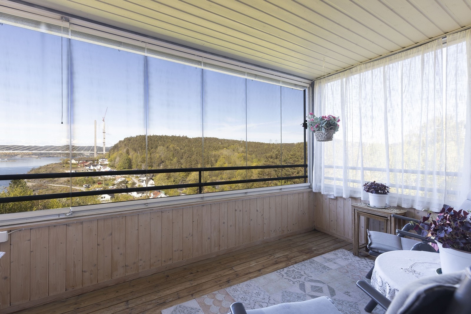 Koselig balkong med nydelig utsyn. Galleribilde