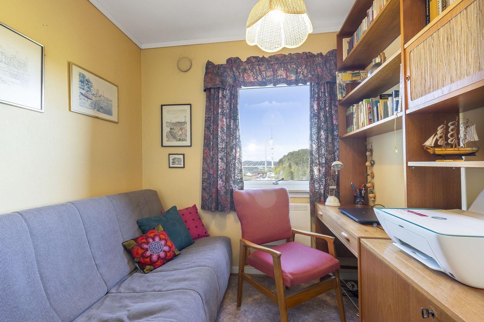 Soverom2 har plass til en seng og har eget garderobeskap. Galleribilde