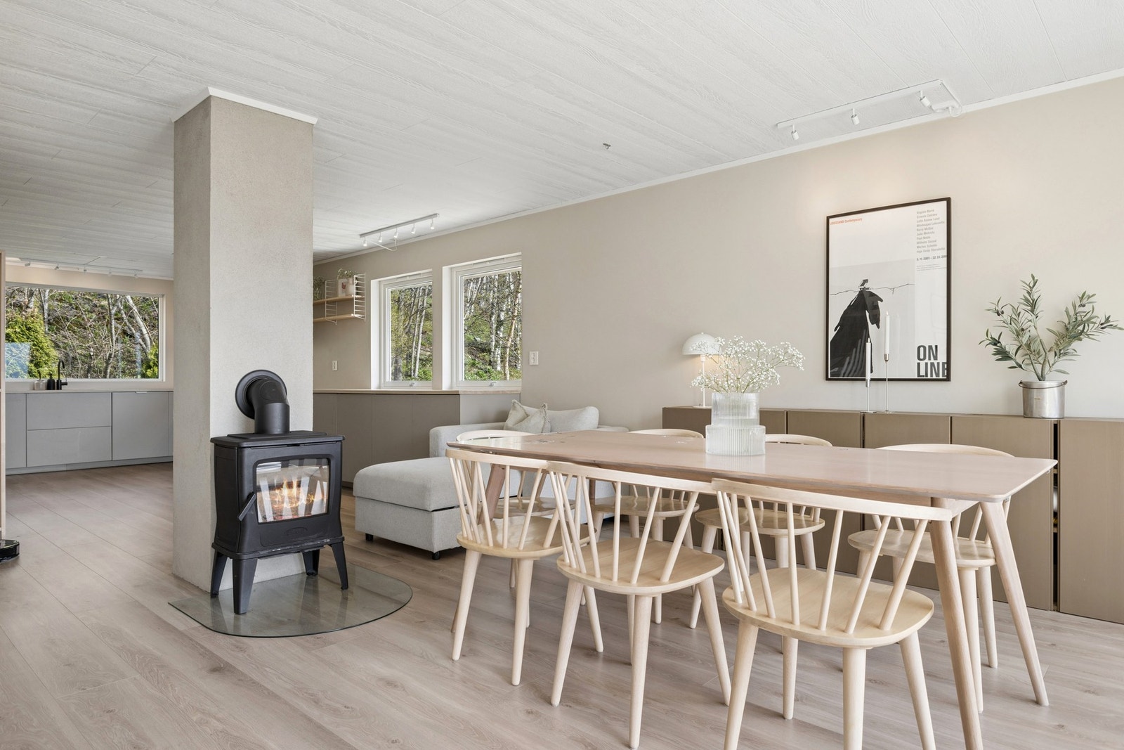 Vedovnen er sentralt plassert og gir både hygge og god varme på kalde dager. Galleribilde